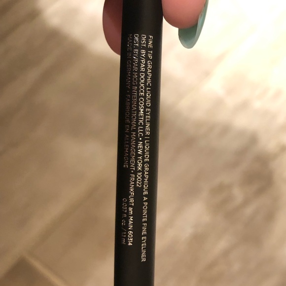 Doucce Fierce & Fine Graphic Pen Black Eyeliner - Picture 3 of 4